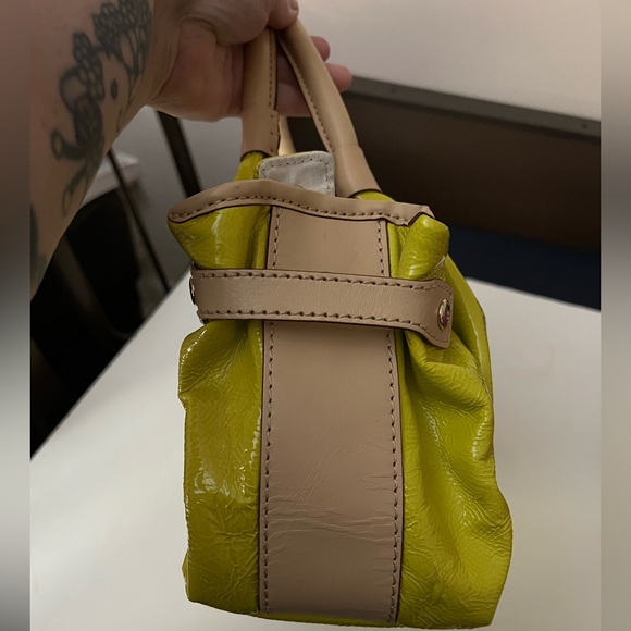 Kate Spade Shoulder Bag in Yellow Patent - Picture 4 of 12